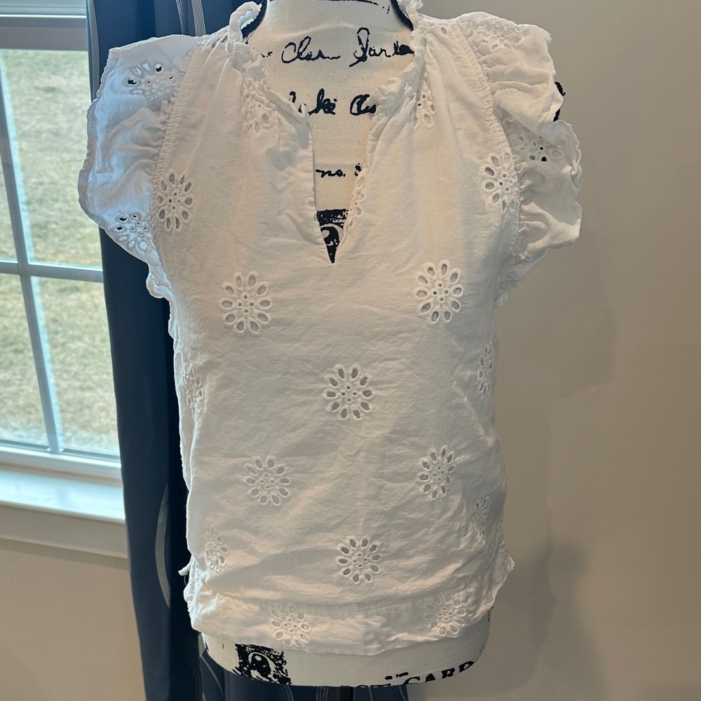 🩵White Eyelet Puff Sleeve V-Neck Top SIZE SMALL - Picture 3 of 8